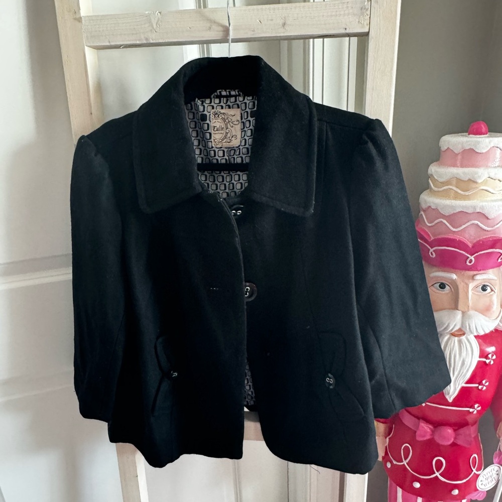 The CUTEST black button jacket 🖤